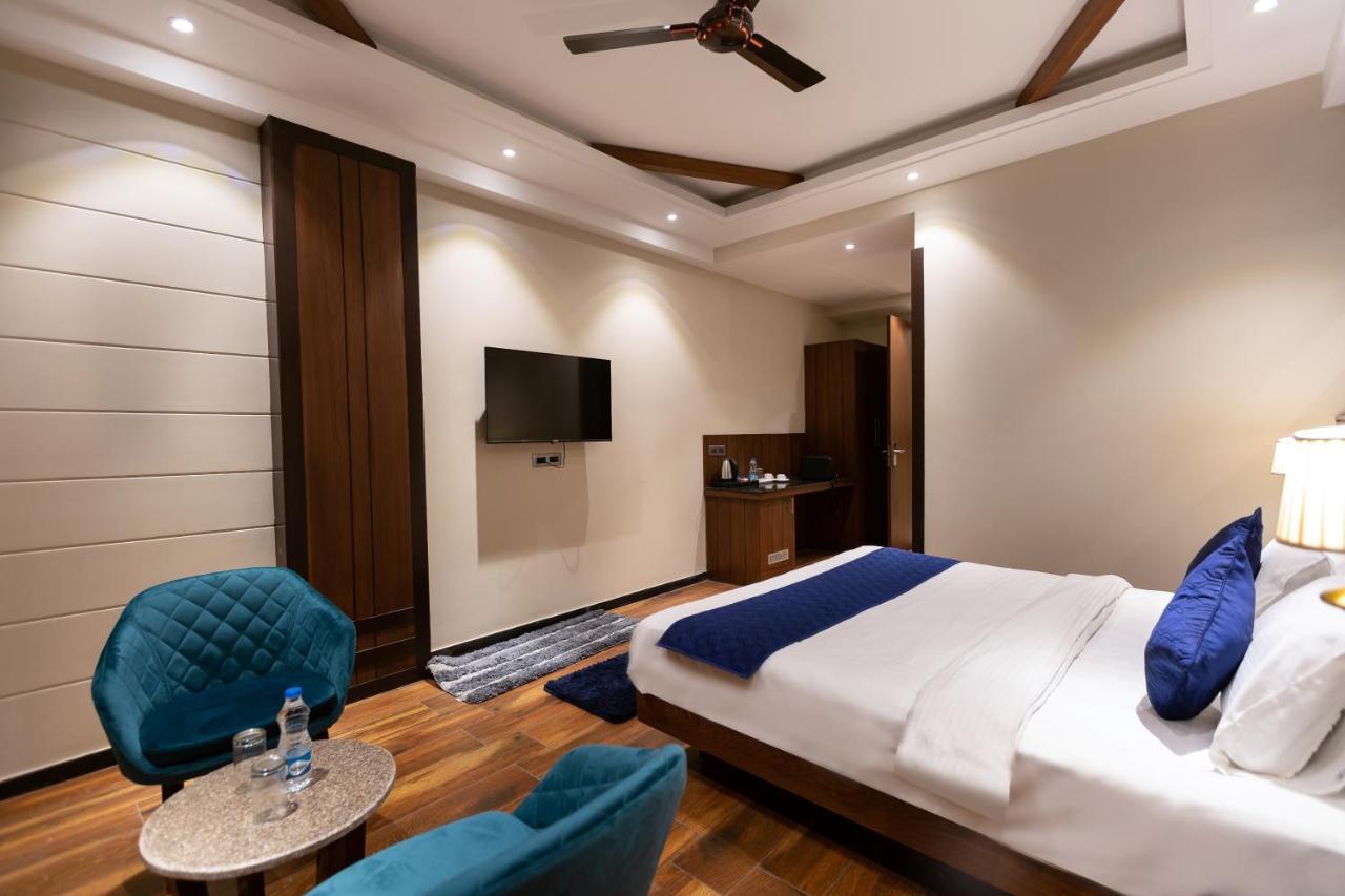 Hotel La Eden Массури Экстерьер фото