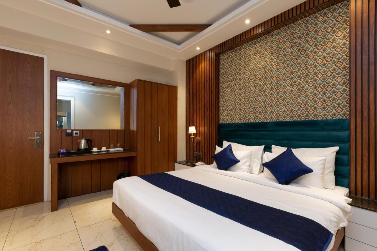 Hotel La Eden Массури Экстерьер фото